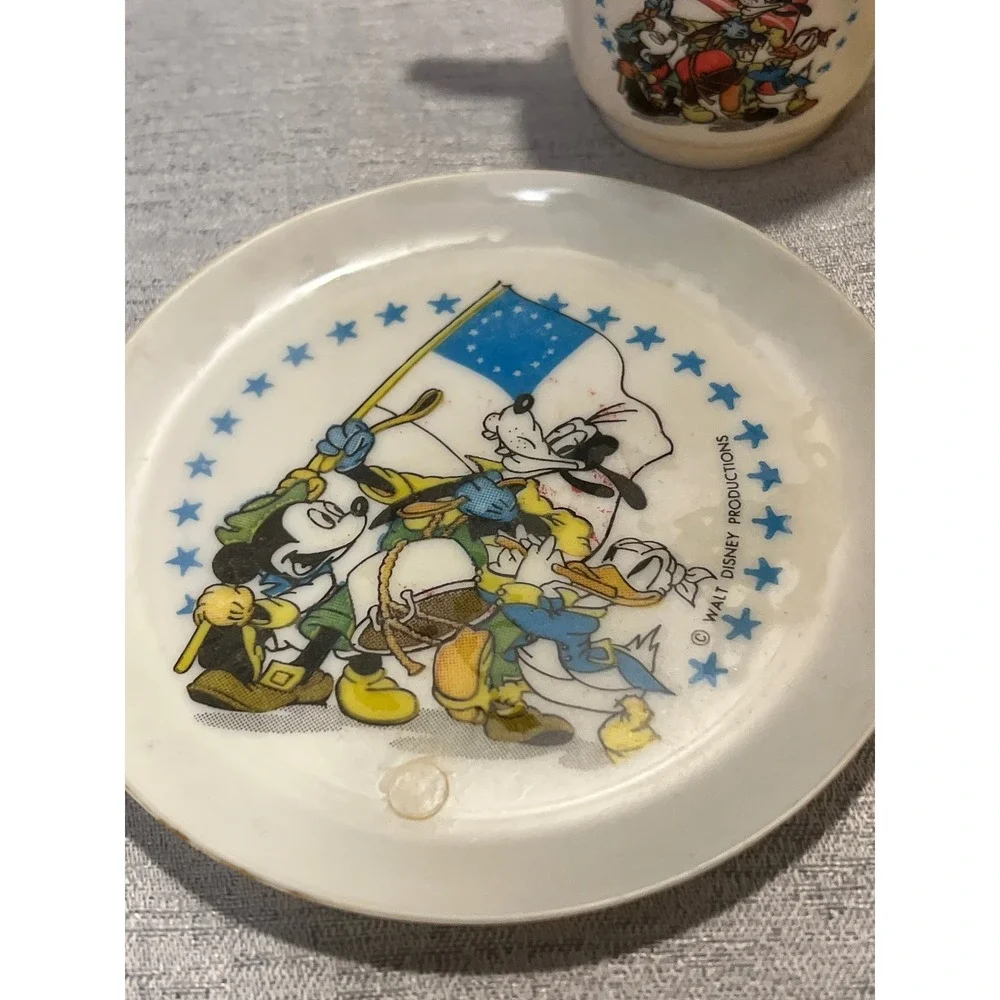 Vintage Walt Disney Mickey Mouse Donald Goofy Patriotic Plastic Cup Plate Set 4